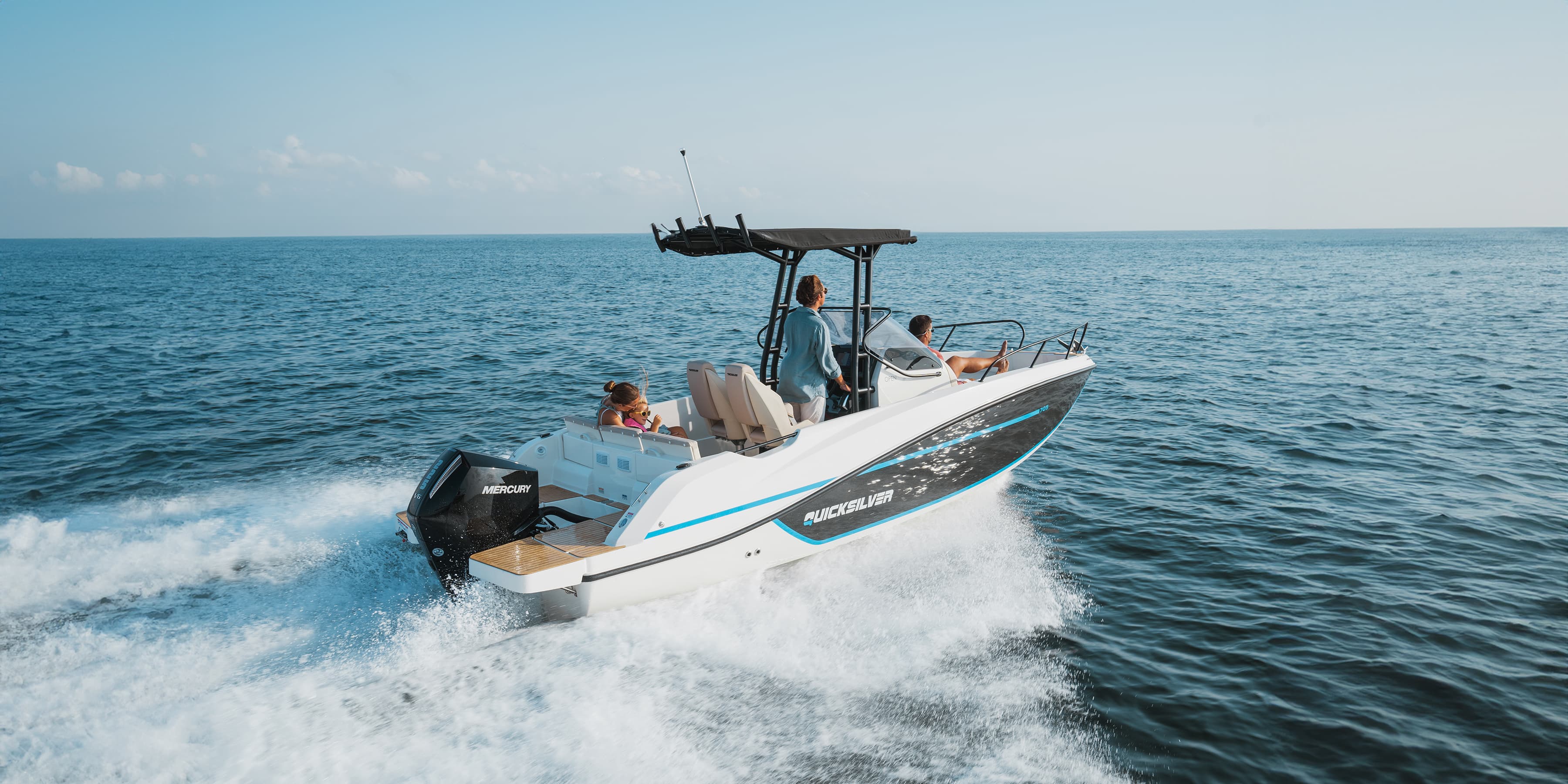 O.CT Marine Außenbordmotor im Einsatz auf Boot – Leistungsstärke und Kontrolle mit SmartCraft Technologie